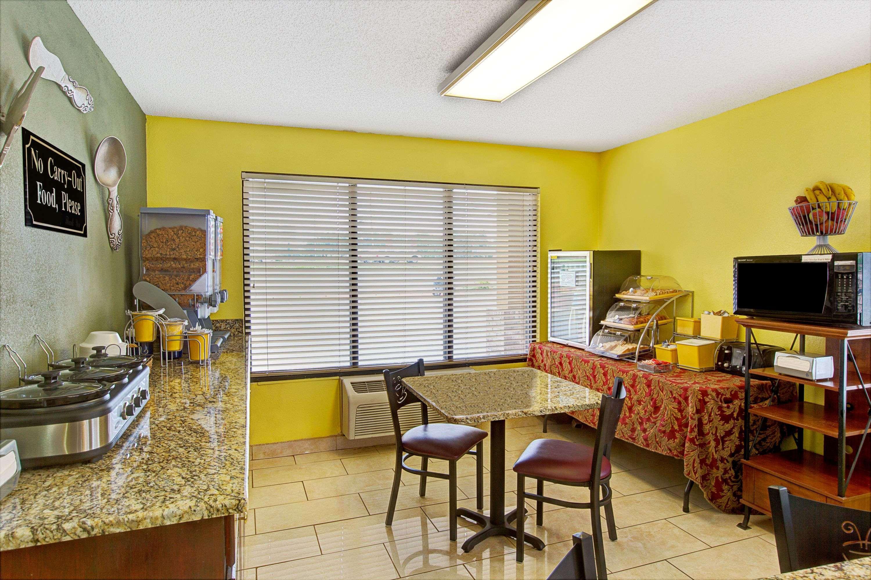 Days Inn Conover/Hickory Exterior photo