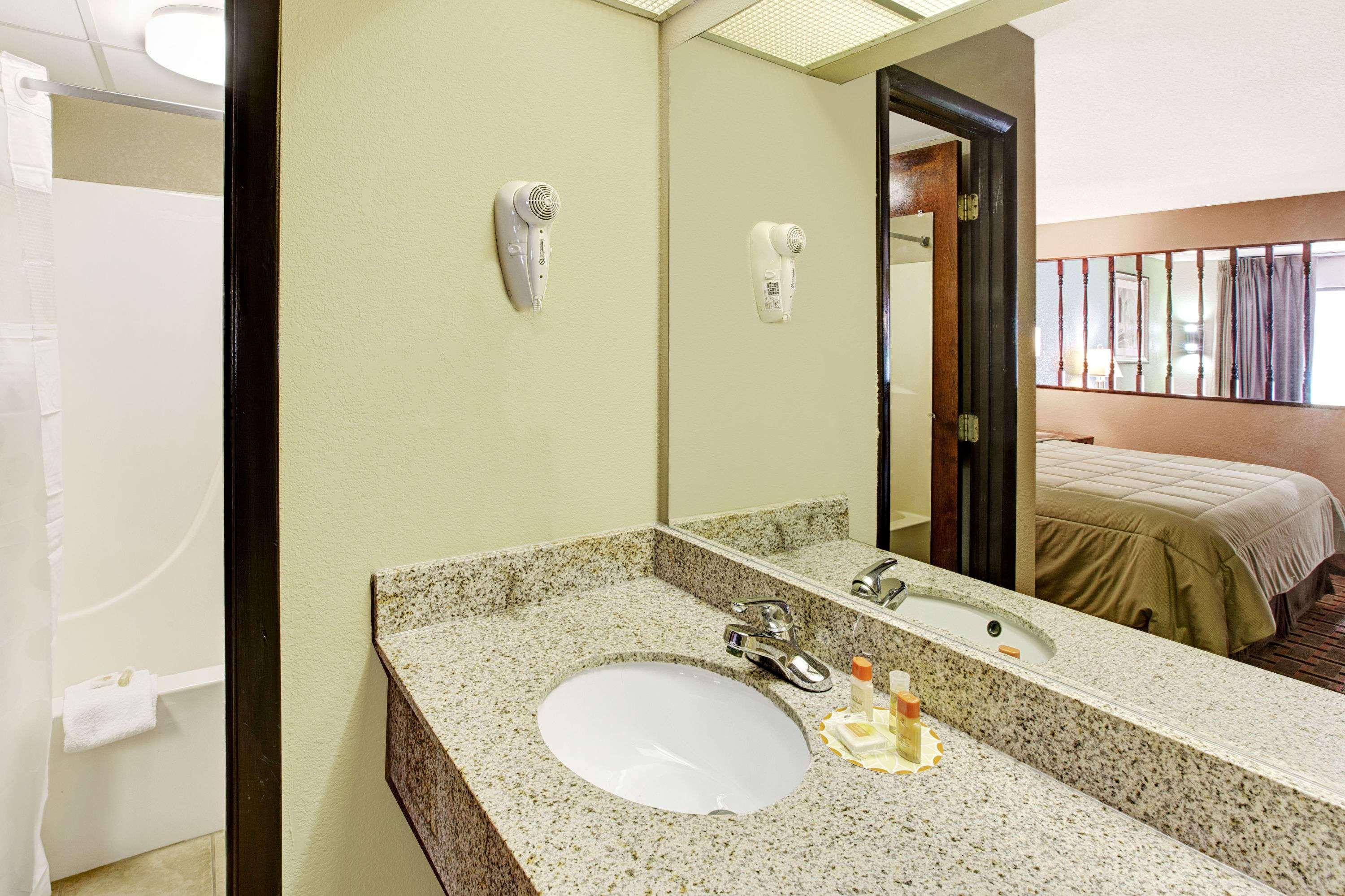 Days Inn Conover/Hickory Exterior photo