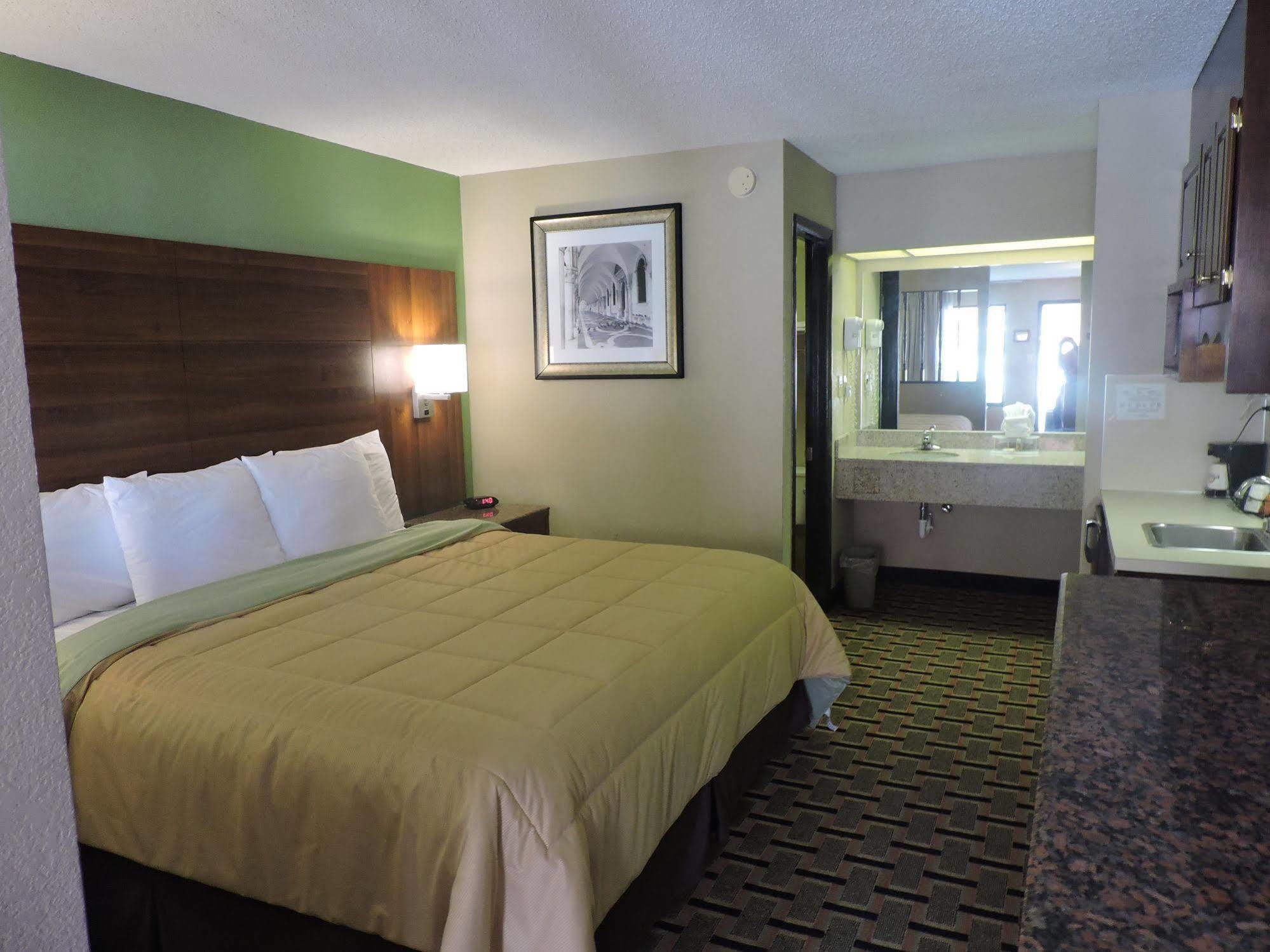 Days Inn Conover/Hickory Exterior photo